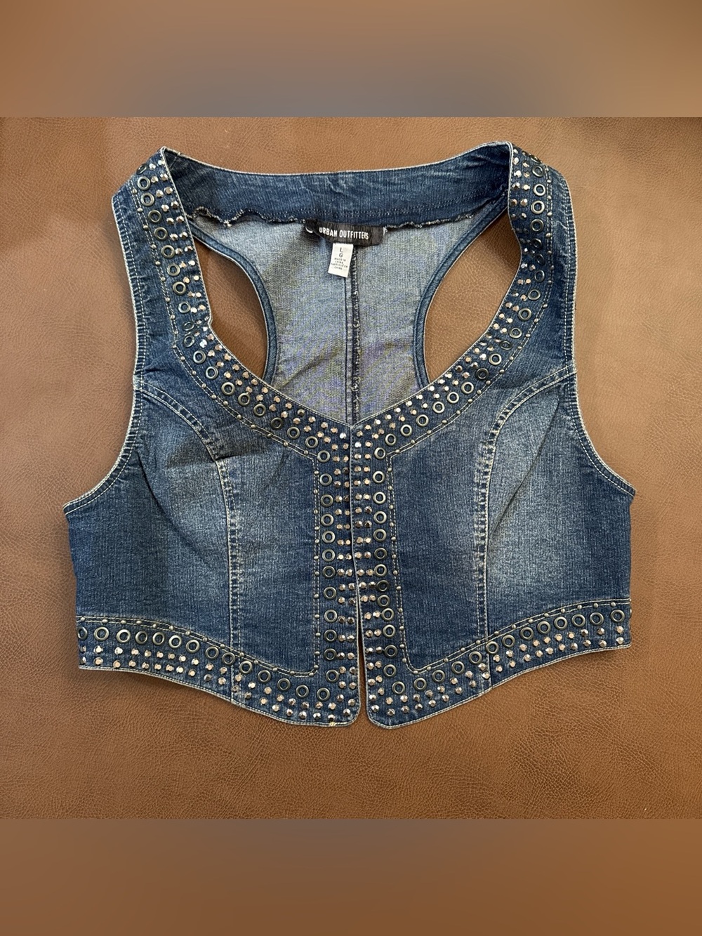 UO The Fame Studded Denim Corset Vest Top


🚭/🚫 Pets